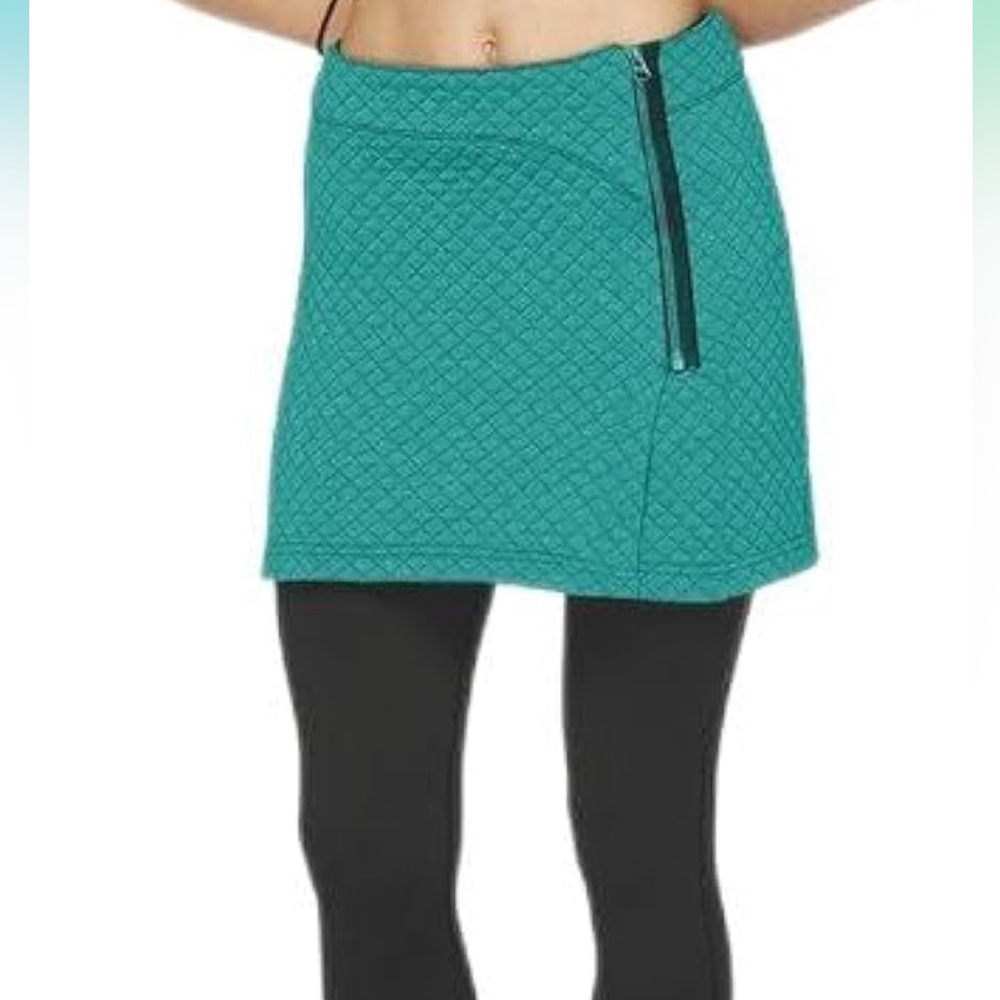 Stoneware, omega skirt size medium, gray, teal color, trifold quilted.